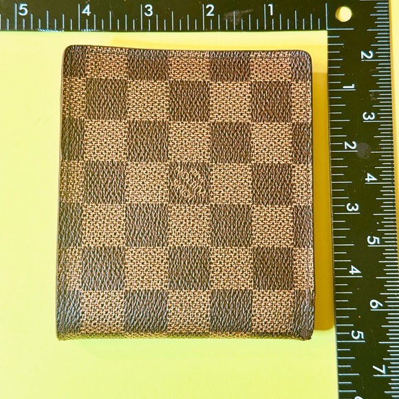 Louis Vuitton Damier set of 2  Brown Leather wallet 
1 for women and 1 for man. - Picture 8 of 15
